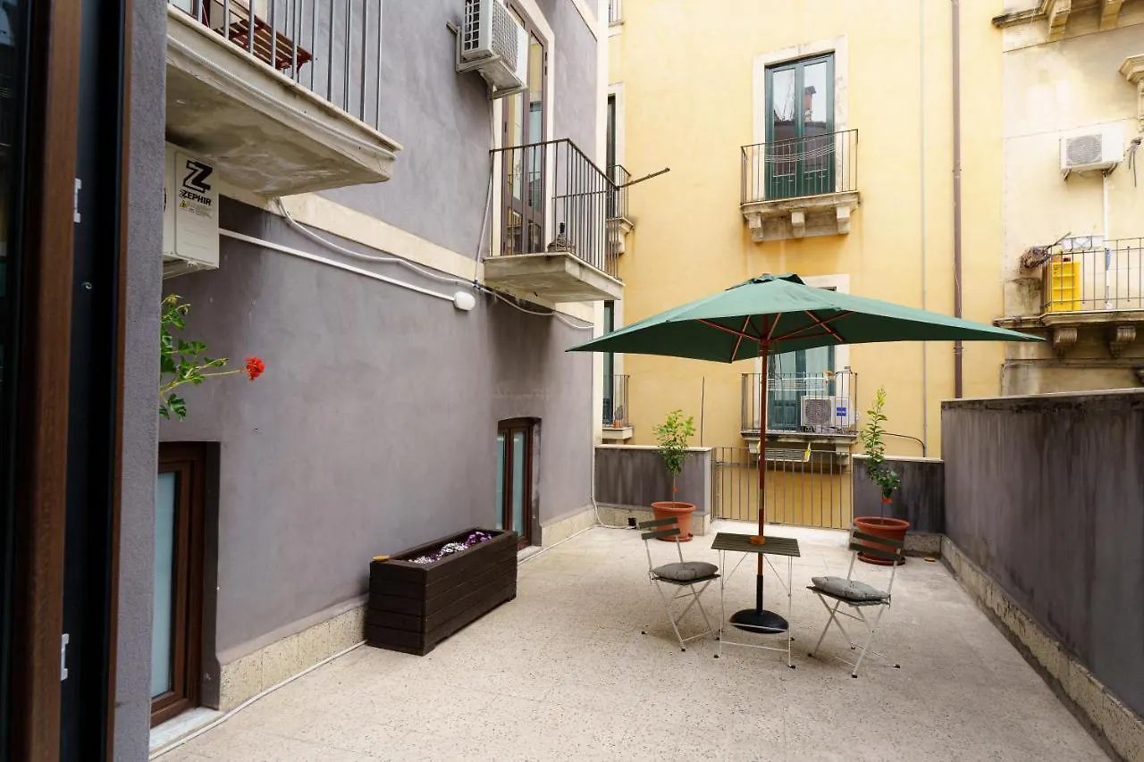 Konukevi Casta Diva Holiday Rooms Katanya İtalya