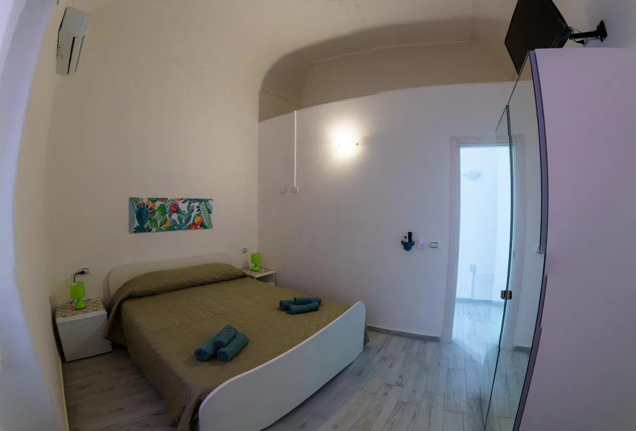 Casta Diva Holiday Rooms カターニア 0*,  イタリア